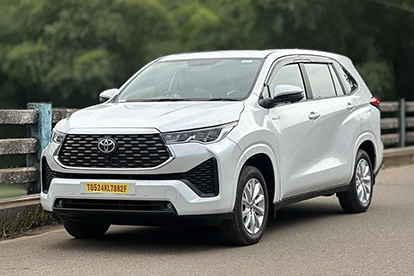 Travilo Innova Hycross Taxi