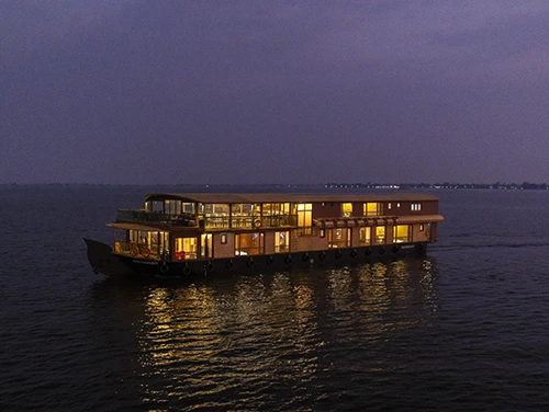 10 Bedroom Houseboat