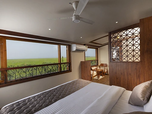 10 Bedroom Houseboat