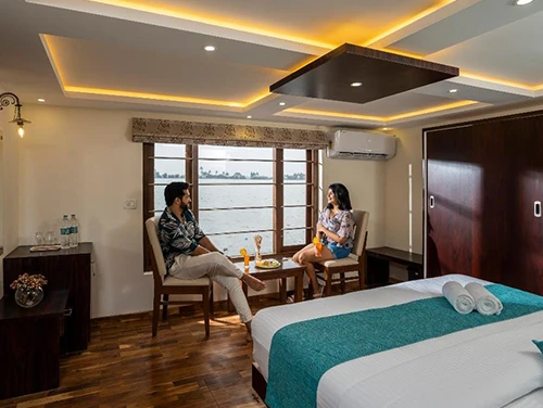 2 Bedroom Houseboat