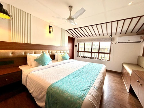3 Bedroom Houseboat