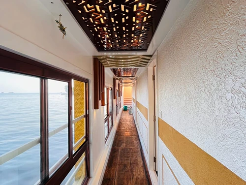 4 Bedroom Houseboat