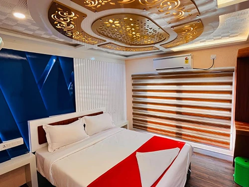 4 Bedroom Houseboat