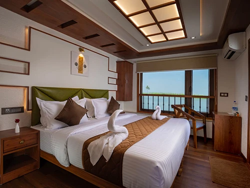 5 Bedroom Houseboat