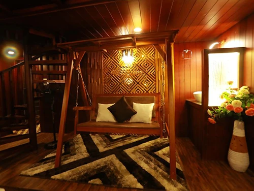 7 Bedroom Houseboat