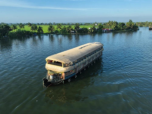 9 Bedroom Houseboat
