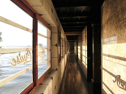 9 Bedroom Houseboat